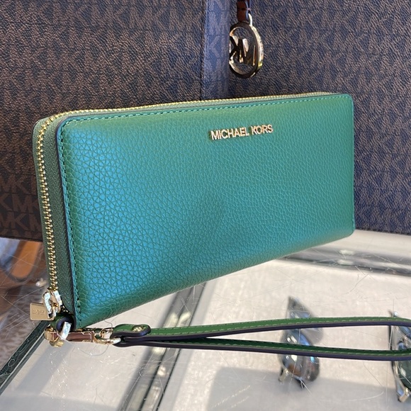 MICHAEL KORS
Leather Continental Wristlet Phone Case Wallet
Fern Green
NWT - Picture 11 of 16